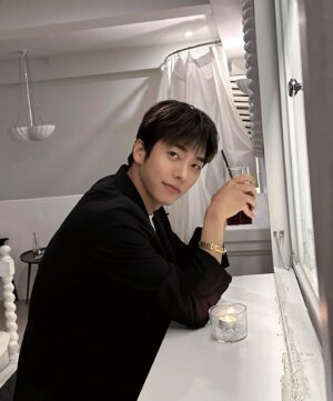 Moon Ji-hoo Instagram - 드디어 머리카락이 자랐다😁