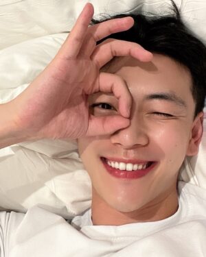Moon Ji-yong Instagram - 오늘 내 기분 🙆‍♂️