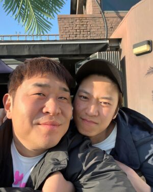Moon Se-yoon Instagram - 코빅엔 조수봉! 🖐🏼
1박2일은 나수봉! 🖐🏼
#코미디빅리그 #1박2일
 #조수봉 #나수봉