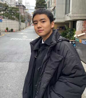 Moon Woo-jin Instagram - 2024년에도 우진이는 정말 열심히 촬영중입니다~😊

새로운 작품속 우진이! 많은 기대와 사랑 부탁드립니다~🤗