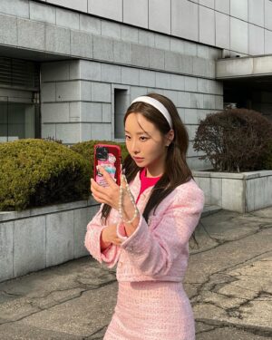 Moon Ye-won Instagram - 나도 케이스티파이 !!! 😎
비즈 스트랩 처음 써보는데
사랑스럽고 너무 편하고 취향저격 🫶

디자인들별로 아이폰과 갤럭시 둘 다 지원 된다구 해요!

@casetify @casetify_kr 
#제품협찬 #케이스이파이 #casetify #비즈스트랩 #아이폰케이스 #갤럭시케이스