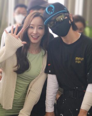 Moon Ye-won Instagram - Two sweet people @cloud_sun04 @kakatora ❤️