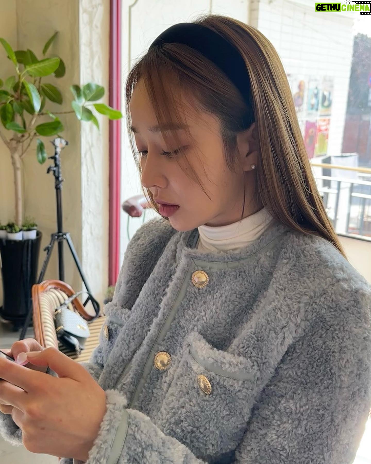 Moon Ye-won - 2.4K Likes - 사진 찍히는 것을 모를 때 vs 인지할 때
부끄러울수록 야단법석 💃💃💃 흐흐흫 바보
#앨범털이