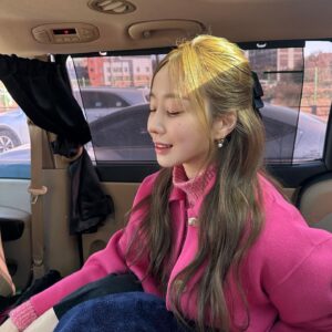 Moon Ye-won Instagram - 이 날의 헤매스 인증 사진 찍어야지 하다가 퇴근 길에 갑자기 생각이 나버렸다 🫢