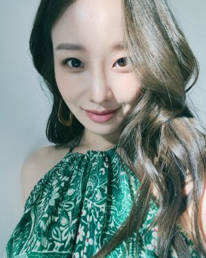 Moon Ye-won Instagram - 오늘 9pm 채널 ENA에서 만나요 ❤️
#얼어죽을연애따위 #사랑의왕국 #안소연

👗 @ahgongnim 
💇‍♀️ @mimm_boram 
💄 @mimm_gg0ny