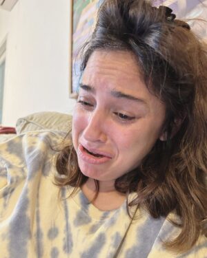 Moran Rosenblatt Instagram - הרבה זמן לא הייתי פה כי אני בהריון כבר כמה חודשים ומסתבר שזה לא דבר פשוט הבריאה הזאת. אז יומולדת שמח לי היום. היה סיוט טרימסטר ראשון תודה שעברת. תודה לתמר שלי שתיעדה רגעים נעימים ונעימים פחות. ותודה לאוכל שהוא קיים. @tamar_lieberson