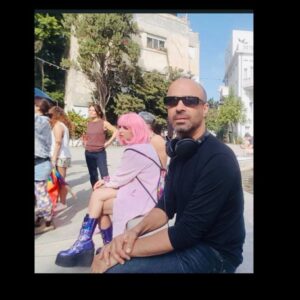 Moran Rosenblatt Instagram - השבוע ראשון של ״כאילו אין מחר״ בבתי הקולנוע מגיע לסיומו. 
זה היה מסע ארוך ומדהים. 
חודשים של חזרות עם שני השחקנים המשוגעים שהפכו לחברים ומאהבים @israel_ogalbo @deanmiroshnikov 
ובמאי אחד @nitzangilady שהוא כבר משפחה וכמו שתראו פה, הוא גם כשרון משחק מבוזבז.
צילומים שהיו צלילה לתוך עולם הזוי ומטלטל. 
פרימיירה חגיגה 
ולוק בניצוחם של 
שמלה @mishi.mono 
איפור @mervat_hakroush 
שיער @almogcohens 
צילם בפרימיירה @delouyarafi 
אנחנו מקבלים הודעות מטריפות ומרגשות מכם על הסרט הלא פשוט הזה. 
תודה.