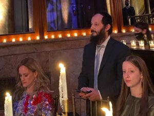 Moran Rosenblatt Instagram - I came to New York to take part in a gala event of an organization that I just got to know and I am so so happy that I did. Rabbi Vigler and all of the other amazing people from “Belev Ehad” are doing the job of the angels looking out for injured soldiers. I was honored to take part in this event and meet the people that help them and especially the soldiers. @belevechad @rabbivigler hope I represented #hitandrun and #fauda with respect ♥️