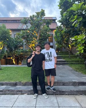 Morgan Oey Instagram - Banyak belajar tentang hidup dan persoalan-persoalan yang selalu menghampiri tapi selalu ditanggapin dengan positif. Selamat ulang tahun Pa. Semoga selalu menjadi cahaya buat orang-orang di sekelilingmu. @sastragozalisinaga