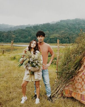 Morgan Oey Instagram - Emang iya cinta itu cuma buang-buang waktu?