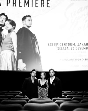 Morgan Oey Instagram - Terima kasih banyak yang sudah menyempatkan hadir semalam di gala premiere film @suamiyanglainthemovie. Terima kasih untuk apresiasi dan supportnya. ❤️🙏🏼

Mulai tayang 4 Januari 2024 di bioskop.

Credits:
Slide 1,3,4,5,6: @didipsi
Slide 2,7: @agrasuseno