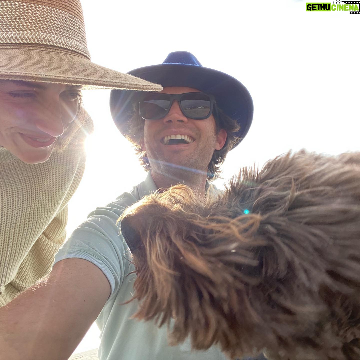 Morgan Taylor Campbell - 1.5K Likes - Desert held me in his arms and brought me to ash. Ocean caressed me in hers and took me back to shore. Then Sun poured in photons of new feathers, rooting a fresh sense of sight. Sweet sweet Solstice season everyone.
📸 @feiren & @scottlyster
#summersolstice #biophotons #dna #callingallangels
#schumannresonance #thankyou