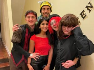 Morgan Turner Instagram - steve 🤡🍔 v edna 👓🪡 
choose your fighter 🎃
#halloweekend #ednamode #steve #bigtopburger