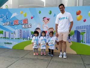 Moses Chan Instagram - 早前出席Kinder Sport童跑同樂馬拉松，一齊鼓勵小朋友多做運動，放鬆身心 🏃‍♀🏃‍♂👦🏻🧒🏻 #KinderSport #童跑同樂馬拉松 #joyofmoving
@actionhouseinternational