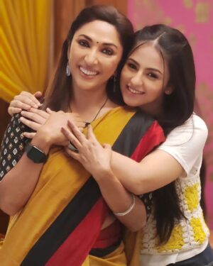 Mouli Ganguly Instagram - Ira and Tara ...simply candid👯 on the set
📸 @rajusharmaphotographer