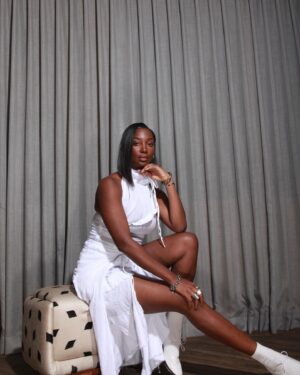 Mouna Traoré Instagram - Scene & Heard: a table read series at @sohohouse by @michaeloloyede_ and @ucheaguh 

I was fortunate enough to be part of the inaugural event, reading the role of Sade in the stunning new pilot “BLOOD & OIL” created by Michael Oloyede and Uche Aguh. Congratulations and thank you both for inviting me to collaborate with your wonderful community of artists 🤎 What a dream! I can’t wait to see it on screen! 💫

Photos by @tyrenredd