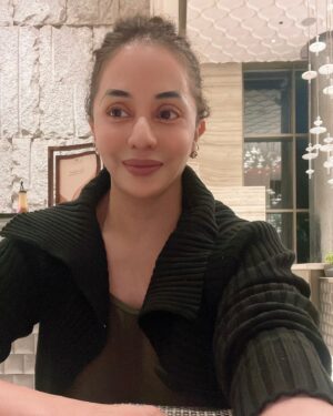 Mrinal Deshraj Instagram - SMILING MY WAY THROUGH LIFE❤️
:
Dinner time- best time❤️
:
#birthday #buffet #dinner #jwmariott #family #familytime #selfie #besttime #happiness #love #blessed #food ##beautifullife #mreedaazle #mreenaldeshraj ❤️