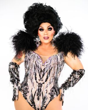 Mrs. Kasha Davis Instagram - Congratulations to the new cast and season of @rupaulsdragrace #allstars 💋⭐️

Drag Race continues to challenge and inspire me to stretch and try new things. #iloveit #loveyourself 

Table of contents 

Photo @johngramphotos 
Hair @casaglamwigs & @hatzbycarlos 
Gems @ampedaccessories 
Look @eddie.couture