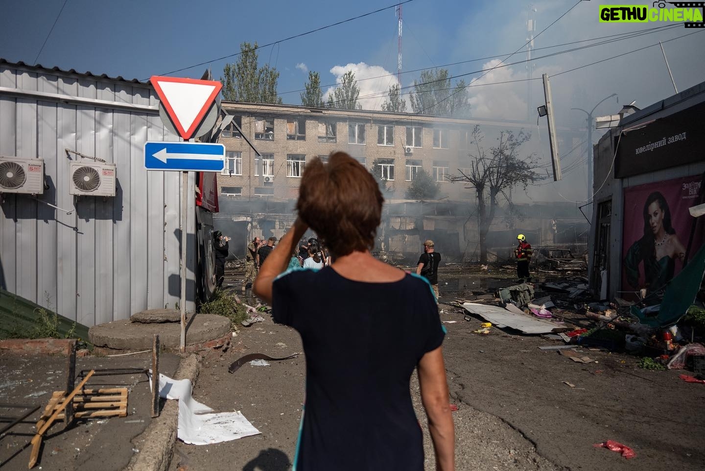 Mstyslav Chernov - 13.9K Likes - Another horrible attack in Ukraine.
At least 16 people were killed and dozens were wounded Wednesday when Russian shelling struck a market in a city in eastern Ukraine, officials said.
The deadly attack came as U.S. Secretary of State Antony Blinken visited Kyiv and was expected to announce more than $1 billion in new American funding.
Internal Minister Ihor Klymenko published a video of the immediate aftermath, showing emergency workers at the site.
Klymenko said 16 people were killed and 28 injured.
According to Klymenko, Emergency service workers extinguished the fire that damaged about 30 pavilions at the outdoor market.
#ukraine #russia #invasion #war #Kostiantynivka #photo #documentary #news #apnews #politics #floods