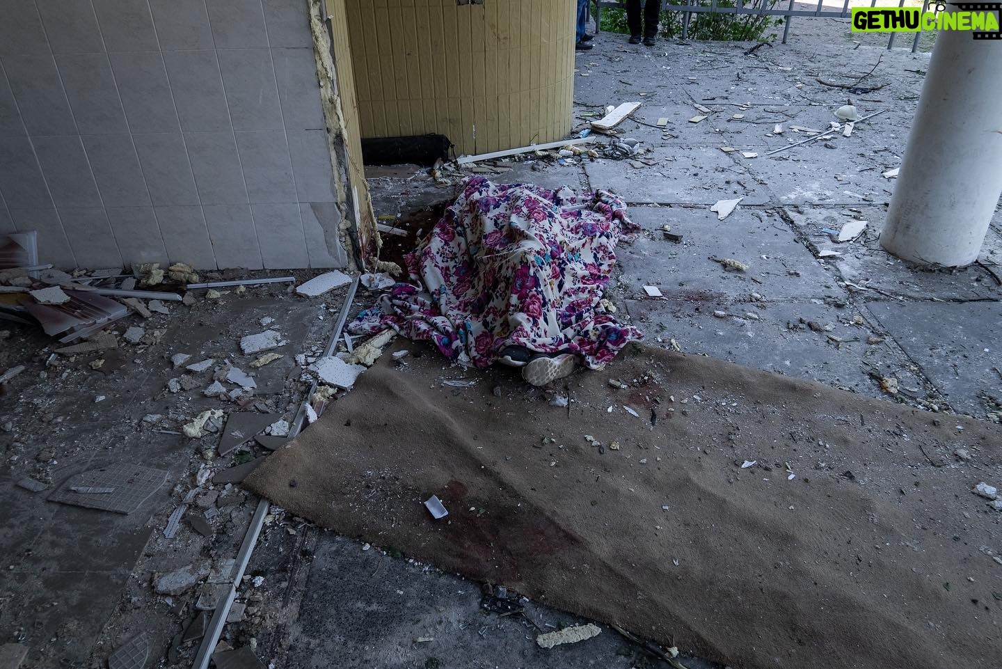 Mstyslav Chernov - 7.9K Likes - Grandfather mourns near a dead body of his grandson after a Russian strike in Kyiv, Ukraine, Thursday, June 1, 2023. Ukrainian officials say the latest pre-dawn Russian missile attack on Kyiv has killed at least three people, including a 9-year-old child and her mother.
(Mstyslav Chernov)
#ukraine #russia #invasion #war #kyiv #photography #documentaryphotography #documentary #news #apnews #politics