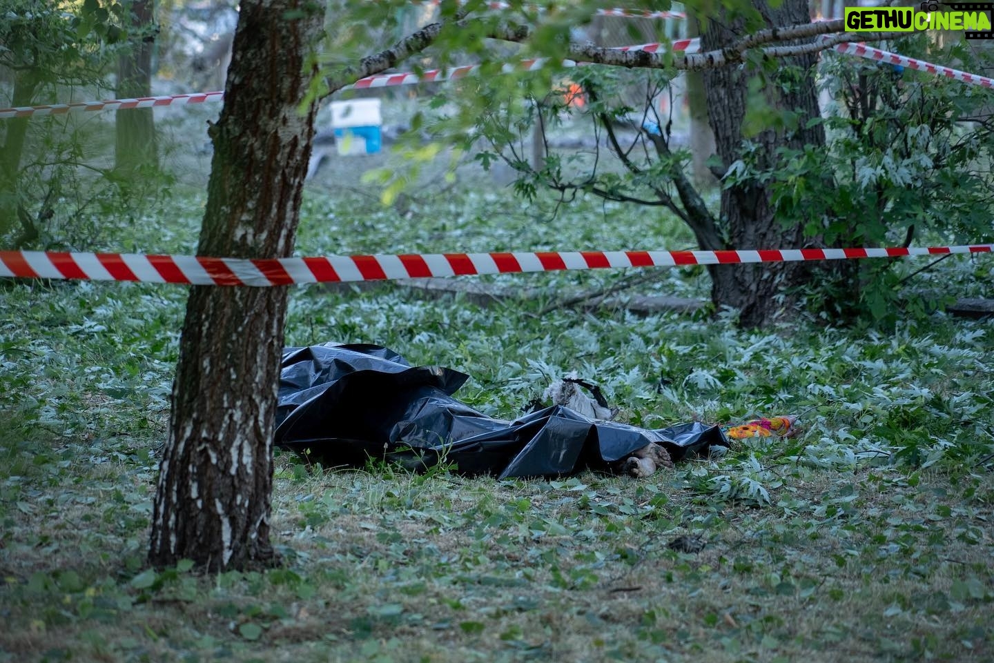 Mstyslav Chernov - 7.9K Likes - Grandfather mourns near a dead body of his grandson after a Russian strike in Kyiv, Ukraine, Thursday, June 1, 2023. Ukrainian officials say the latest pre-dawn Russian missile attack on Kyiv has killed at least three people, including a 9-year-old child and her mother.
(Mstyslav Chernov)
#ukraine #russia #invasion #war #kyiv #photography #documentaryphotography #documentary #news #apnews #politics