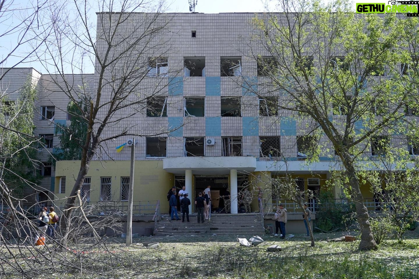 Mstyslav Chernov - 7.9K Likes - Grandfather mourns near a dead body of his grandson after a Russian strike in Kyiv, Ukraine, Thursday, June 1, 2023. Ukrainian officials say the latest pre-dawn Russian missile attack on Kyiv has killed at least three people, including a 9-year-old child and her mother.
(Mstyslav Chernov)
#ukraine #russia #invasion #war #kyiv #photography #documentaryphotography #documentary #news #apnews #politics