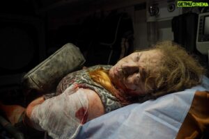 Mstyslav Chernov Instagram - A resident wounded in a Russian attack lies in an ambulance before being taken to a hospital in Kherson, Ukraine, on Nov. 24, 2022. 
(Mstyslav Chernov)

#ukraine #russia #invasion #war #medics #kherson #documentaryphotography #documentary #news #apnews #politics