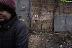 Mstyslav Chernov Instagram - Bucha’s name has come to evoke savagery by Moscow’s military since its full-scale invasion of Ukraine began in February 2022.

Ukrainian troops who retook the town near Kyiv found the bodies of men, women and children on the streets, in yards and homes, and in mass graves.

Many showed signs of torture.

Photo by @mstyslav.chernov 

#Ukraine #russia #invasion #war #warcrimes #bucha #documentaryphotography #photography #news