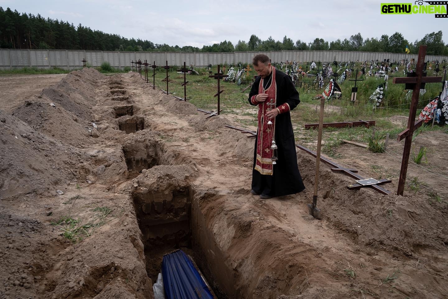 Mstyslav Chernov - 3.3K Likes - Bucha’s name has come to evoke savagery by Moscow’s military since its full-scale invasion of Ukraine began in February 2022.
Ukrainian troops who retook the town near Kyiv found the bodies of men, women and children on the streets, in yards and homes, and in mass graves.
Many showed signs of torture.
Photo by @mstyslav.chernov
#Ukraine #russia #invasion #war #warcrimes #bucha #documentaryphotography #photography #news