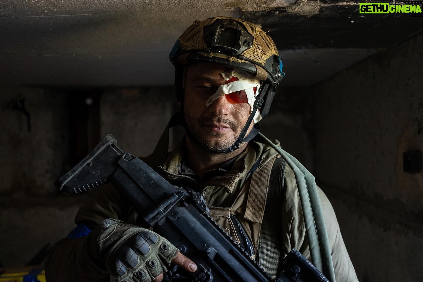 Mstyslav Chernov - 5.2K Likes - A Ukrainian soldier shows his prosthetic eye that fell out after the Russian tank shelling of his position on the frontline in Zaporizhzhia region, Ukraine, June, 2023
(Photo Mstyslav Chernov)
#ukraine #russia #invasion #war #zaporizhia #photo #documentary #news #apnews #politics #documentaryphotography #photography
