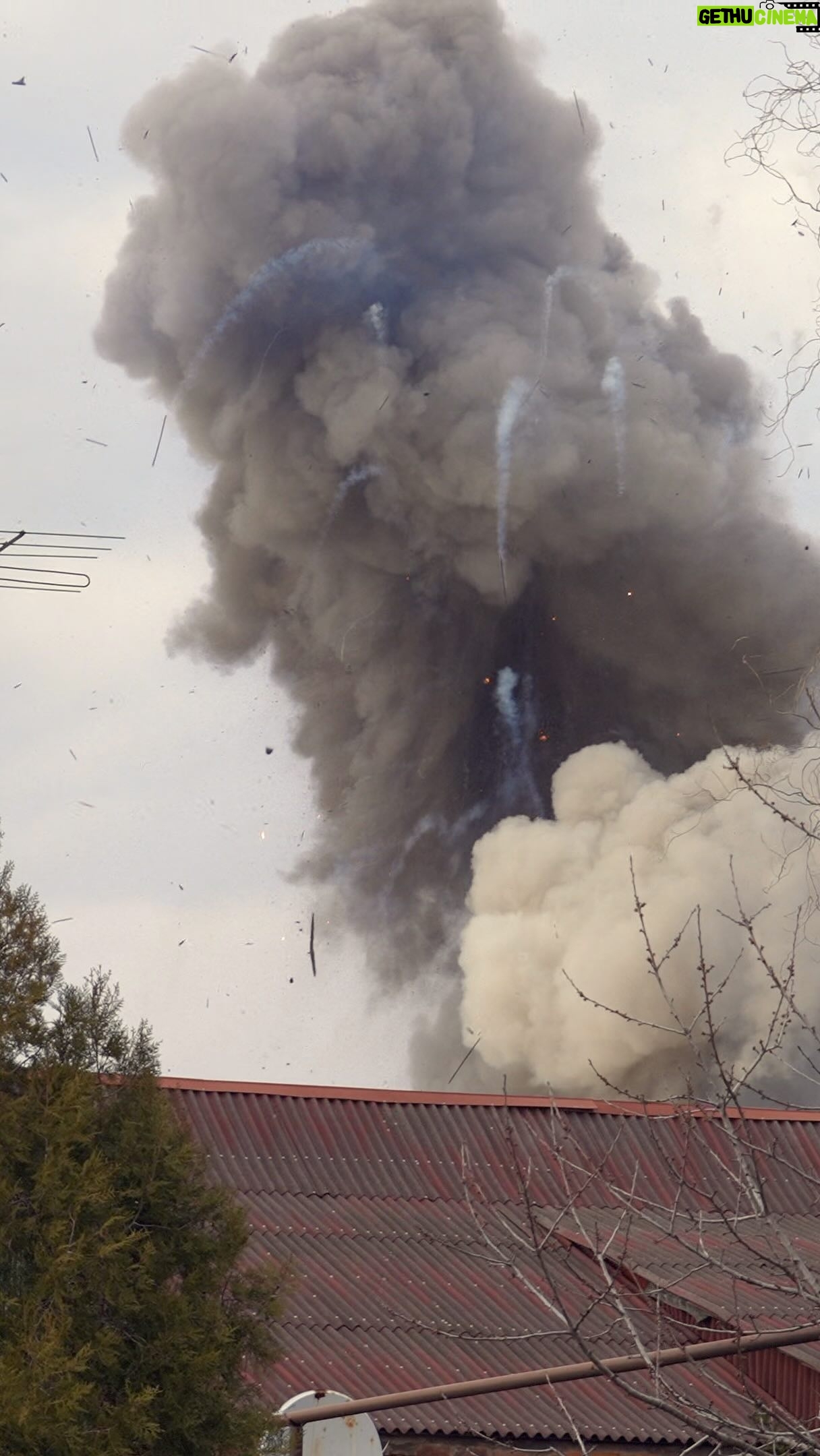 Mstyslav Chernov - 5.2K Likes - Ukrainian firefighters survive huge explosion.
Paramedics save the woman injured by Russian cluster bombs.
Ukrainian firefighters in the Donetsk region are being overwhelmed by recent Russian attacks on towns near Bakhmut.
Barrages of cluster bombs carried by missiles and the Uragan MLRS have set multiple houses on fire in town of Kostyantynivka.
Fighting in the Ukrainian city of Bakhmut has “escalated,” with another push by Russian forces to break through Ukrainian defence lines that have largely held firm for the past six months, Ukraine’s Deputy Defence Minister said on Friday.
Police said Russian forces attacked Kostyantynivka with S-300 missiles and cluster munitions.
Eight civilians were injured as a result of the shelling and about 14 houses, nine cars, and civil infrastructure were damaged or completely destroyed.
#ukraine #russia #invasion #war #fire #firefighters #medics #donbas #bakhmut #documentary #video
