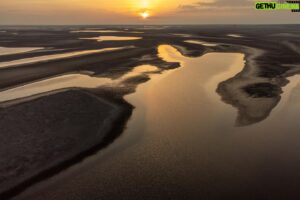 Mstyslav Chernov Instagram - The Kakhovka reservoir is turning into a desert.

25 June 2023 

Photo: @mstyslav.chernov 

#ukraine #russia #war #invasion #crisis #environment  #water #news #sunset
