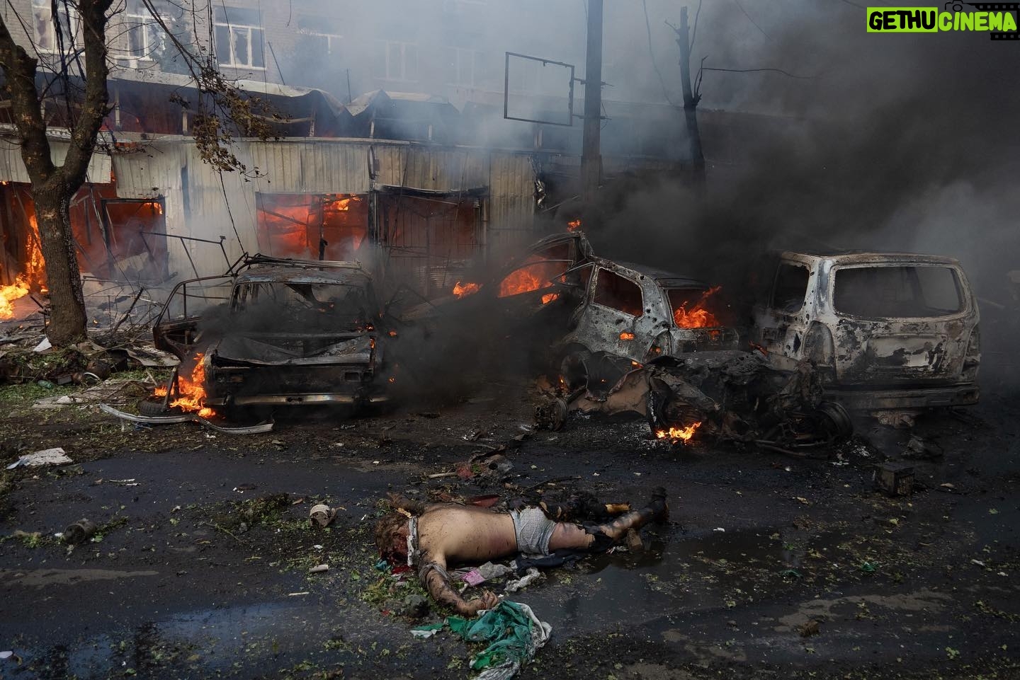 Mstyslav Chernov - 13.9K Likes - Another horrible attack in Ukraine.
At least 16 people were killed and dozens were wounded Wednesday when Russian shelling struck a market in a city in eastern Ukraine, officials said.
The deadly attack came as U.S. Secretary of State Antony Blinken visited Kyiv and was expected to announce more than $1 billion in new American funding.
Internal Minister Ihor Klymenko published a video of the immediate aftermath, showing emergency workers at the site.
Klymenko said 16 people were killed and 28 injured.
According to Klymenko, Emergency service workers extinguished the fire that damaged about 30 pavilions at the outdoor market.
#ukraine #russia #invasion #war #Kostiantynivka #photo #documentary #news #apnews #politics #floods