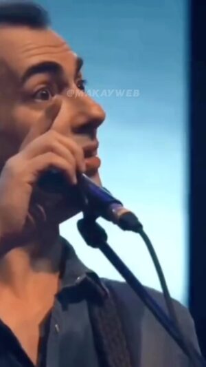 Muhammed Akay Instagram - Mor ve Ötesi’nin Harbiye açık hava konserindeki muhteşem Bir Derdim Var performansı (Part 1) 
Böyle muhteşem bir şeyi unutturmayın ❤️🎵
#reels #capcut #müzik #birderdimvar #morveötesi  #tiktok #müzikdinle