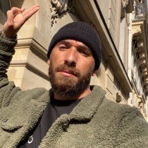 Mujdat Saglam Instagram - Il n’y a pas de vent favorable pour celui qui ne sait pas où il va 🏴‍☠️