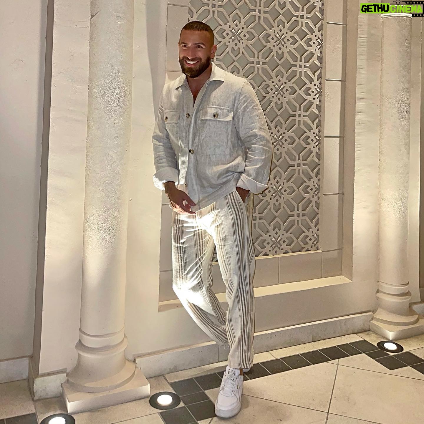 Mujdat Saglam - 38.6K Likes - Le sourire dāun Homme est le miroir confiant de lāamour dāune Femme