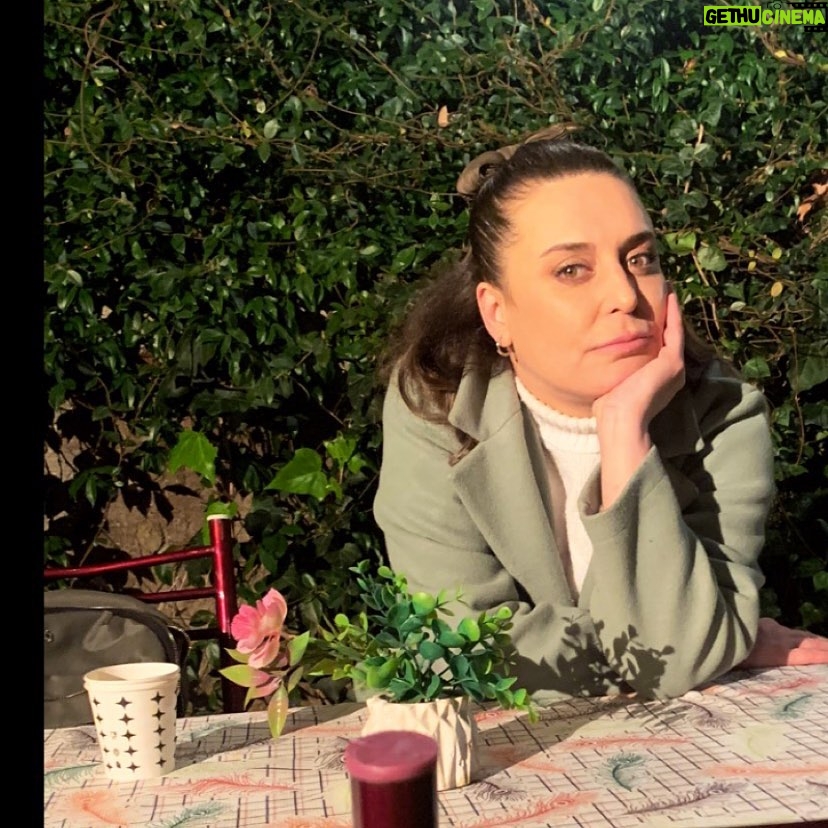 Münire Apaydın - 208 Likes - Şu şekil karşılıyorum yeni seneyi.
Silah sıkmayı güç sanan şerefsizler valla önce siz bitin!