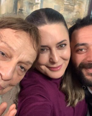 Münire Apaydın Instagram - Geçen hafta dump 💜 

#dump #work #setlife #okız