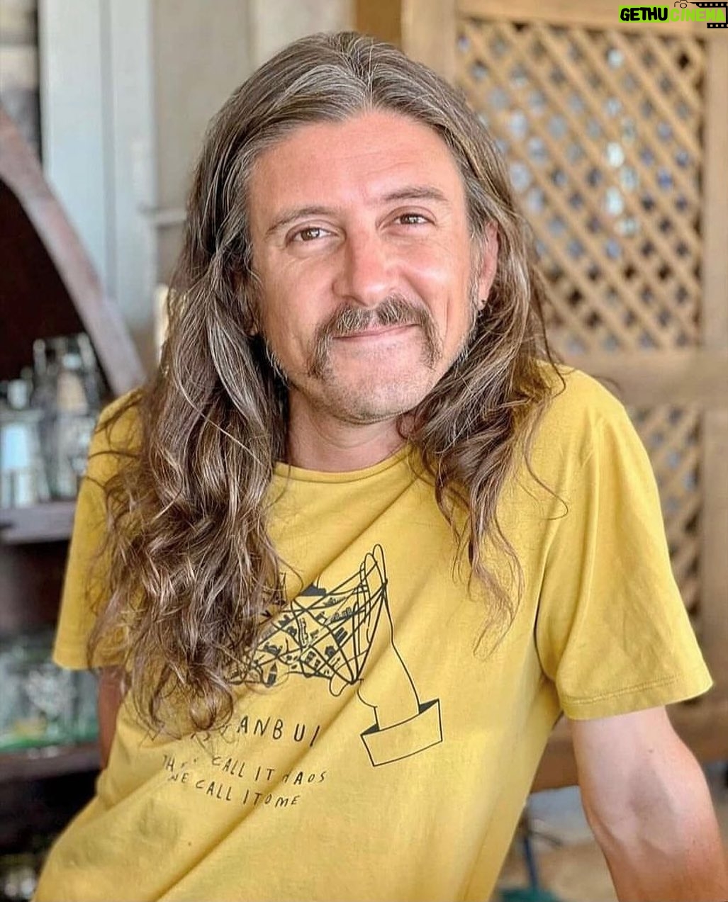 Münire Apaydın - 137 Likes - Canım Emrahcım. Canım kardeşim. Benim kalbimde hep beni taklit ettiğin cümleyle kalacaksın “Bişi dicem, burada bir durum var’ 🩵