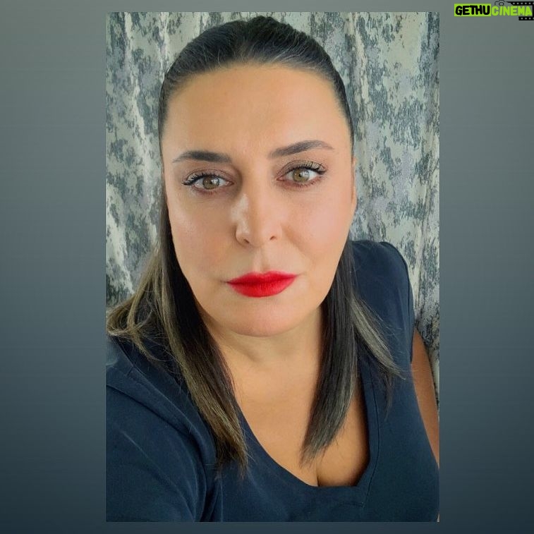 Münire Apaydın - 3 Likes - Günaydın ❤️🎄