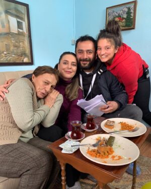 Münire Apaydın Instagram - Geçen hafta dump 💜 

#dump #work #setlife #okız