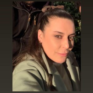 Münire Apaydın Instagram - 👭❤️ #tbt ‘dir. 2022’nin son haftasıymış:) 
#kanlıca #istanbul #onset #2022 #setlife