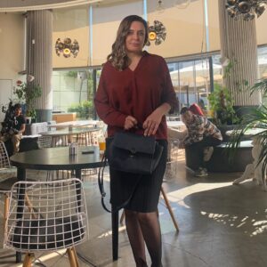 Münire Apaydın Instagram - Çalışırken sevdiğim şeylerden biri de gündemden bir nebze de olsa uzak kalabilmek. Öyle işte. Öyle geldi içimden 🌿 ☁️ 

#work  #okizdizi @okizdizi @kanald  #lovemyjob