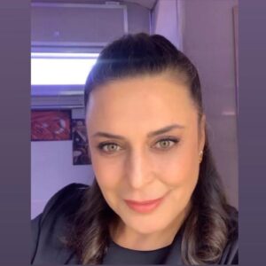 Münire Apaydın Instagram - Bu tatlı yolculuğun sonuna doğru geliyoruz💜
Son 3 bölüm. Bu akşam 19. Bölümüyle @benimguzelailemtrt