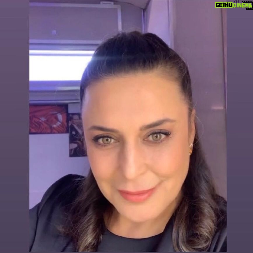 Münire Apaydın - 3 Likes - Bu tatlı yolculuğun sonuna doğru geliyoruz💜
Son 3 bölüm. Bu akşam 19. Bölümüyle @benimguzelailemtrt