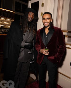 Munya Chawawa Instagram - They call me David, the way I Ran to the Cam 🎙️🔥GQ Men of the Year dressed in @boss.⁣⁣ 
⁣⁣
Styled by @lewismunro_ ⚡️⁣⁣
Pics by @rowben_ / @moeez 📸 
Thank you @britishgq
