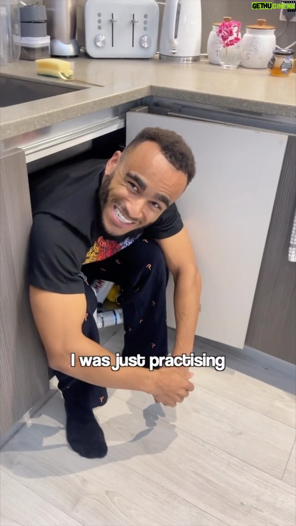 Munya Chawawa - 159.1K Likes - POV: Millennials looking for their first house 🏡🥲 #comedy #satire #relatable