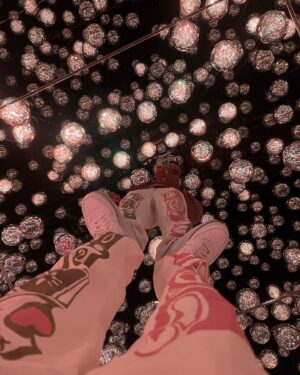 Munya Chawawa Instagram - Japan Dump 🇯🇵🍜 Don’t let your girl see slide 10 👀😏

Deffo Tokyo friends here! So many cool places; you will have to Kyoto get in though. Is it my favourite country? Ramens to be seen…

On a real one though - what a place!  どうもありがとうございます!