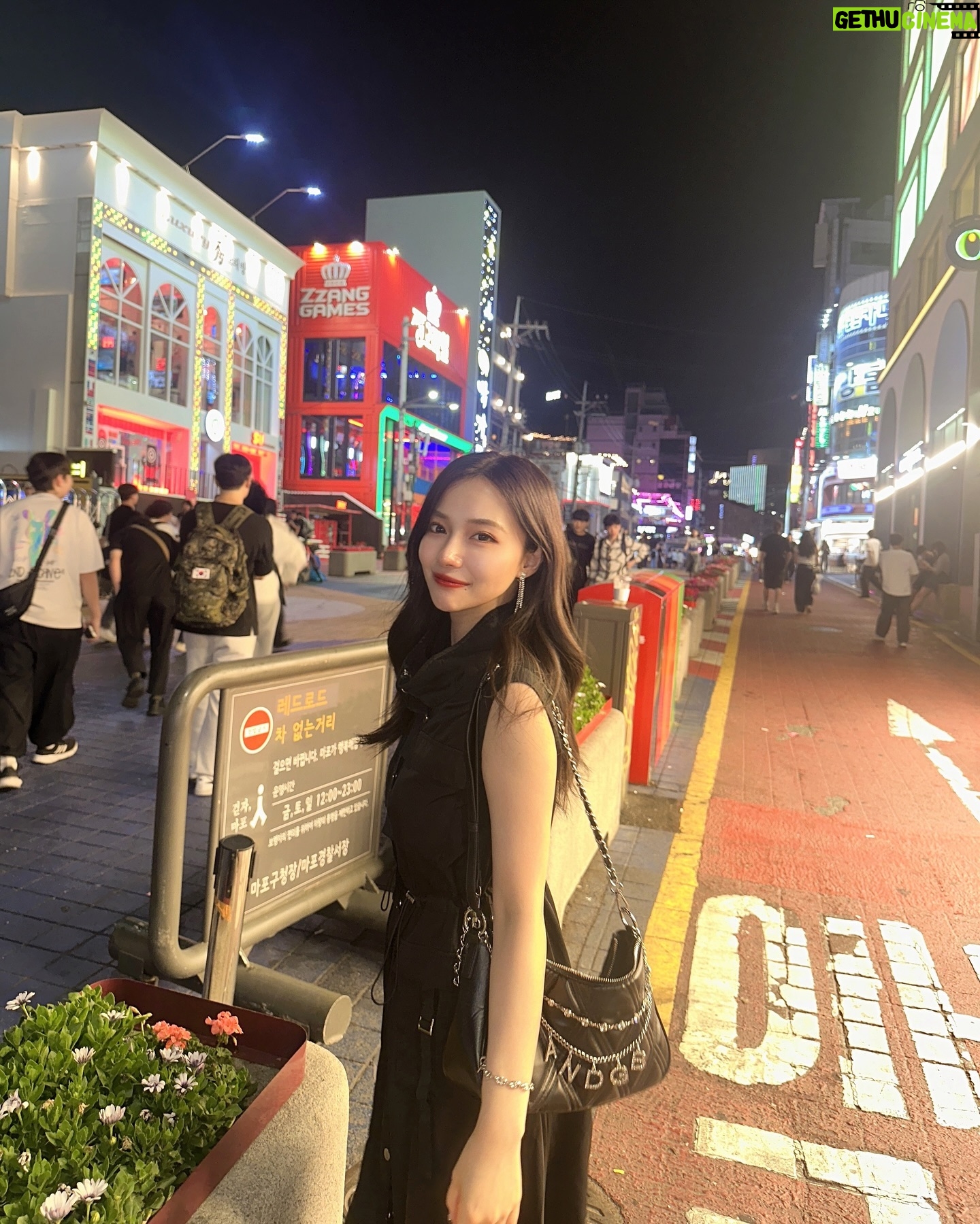 Murase Sae - 3 Likes - #dailylook 밥 잘 챙겨 먹어요🫶🏻💖
お店広いのに前回と同じ席だった😳笑
トッポギはメイクショップで教えてもらった東大門の🥡💕
今日もお疲れさまでした!ご飯よく食べてね〜😸🍽️