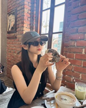 Murase Sae Instagram - #dailylook
오하요🐝🥯💕 #londonbagelmuseum #🇬🇧